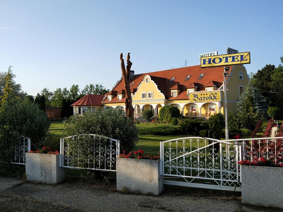Barokk Hotel Hegyeshalom Exterior foto