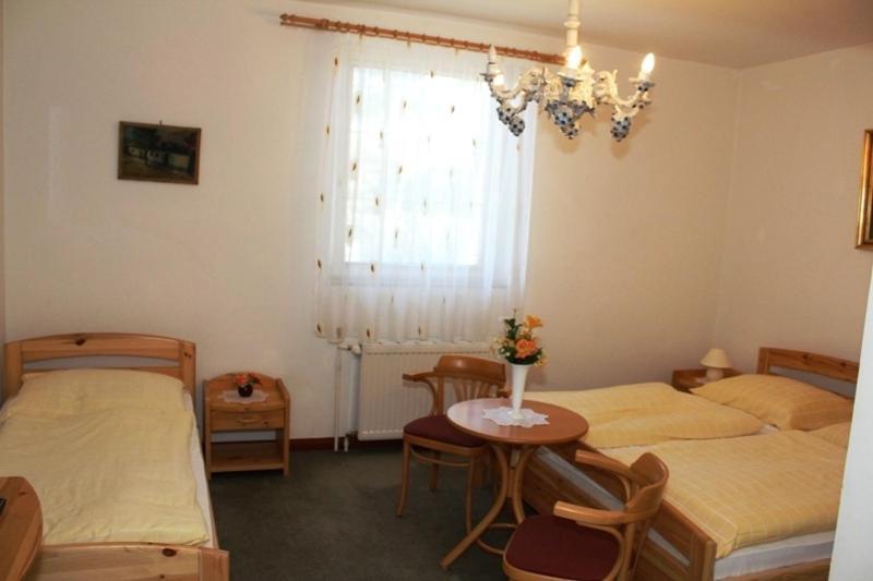Barokk Hotel Hegyeshalom Zimmer foto